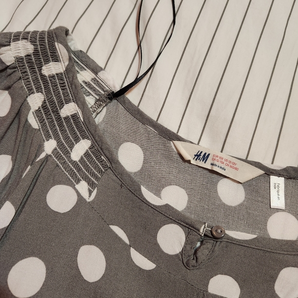 H&M Grey Top with Polka Dot - Picture 3 of 6